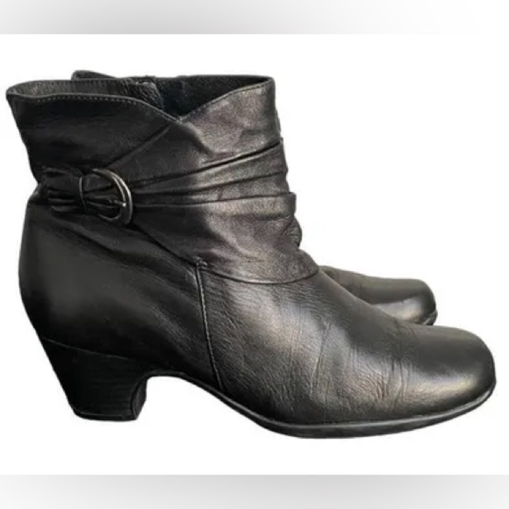 Clarks Artisan Leyden Crest Black Leather Buckle Ankle Strap Booties Boots 8.5